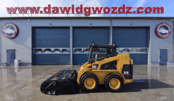 CATERPILLAR 216